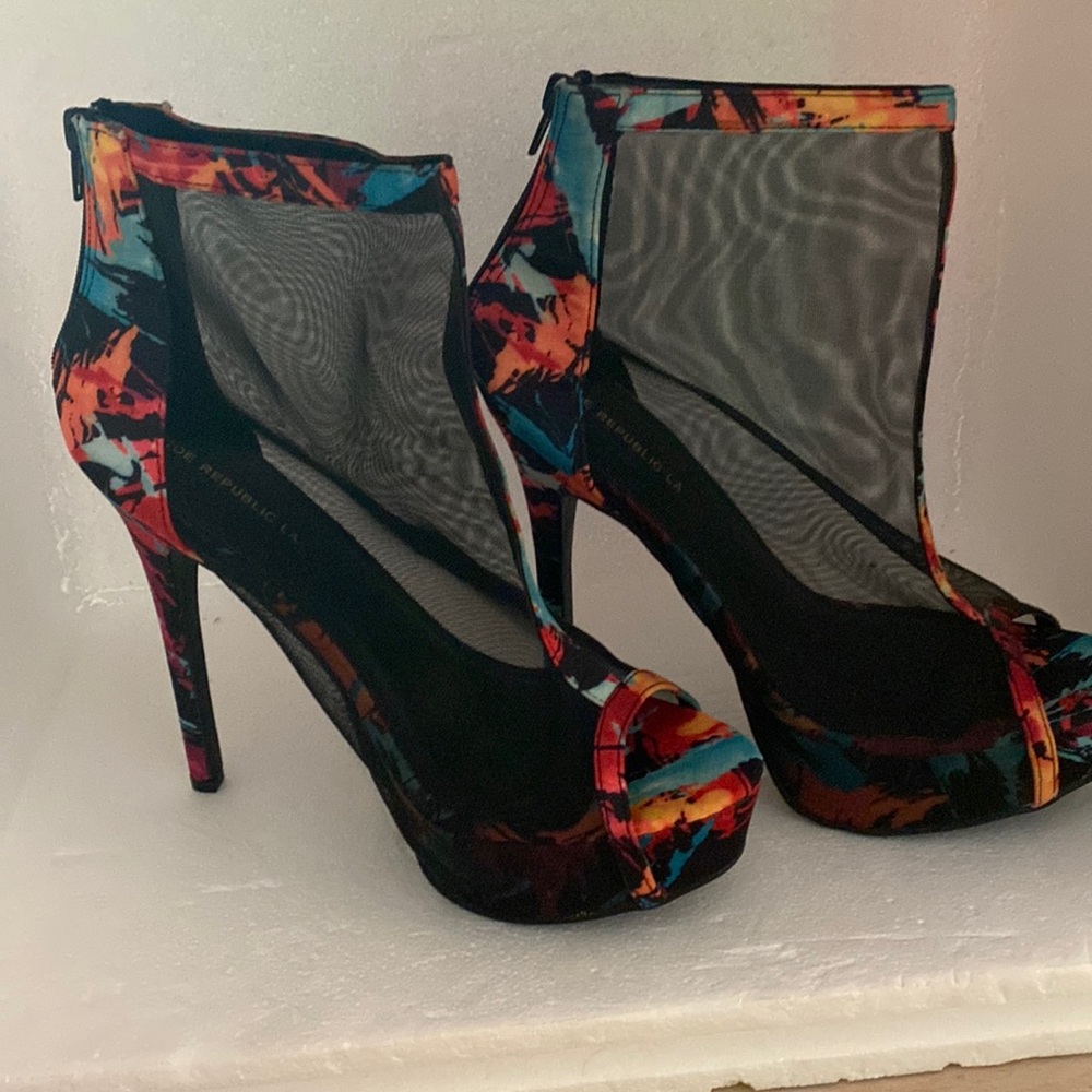 Ladies heels, size 10